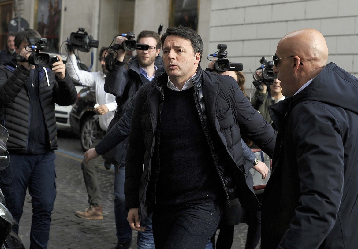 Renzi, fuga per la vittoria nel Pd La minoranza non lo segue più