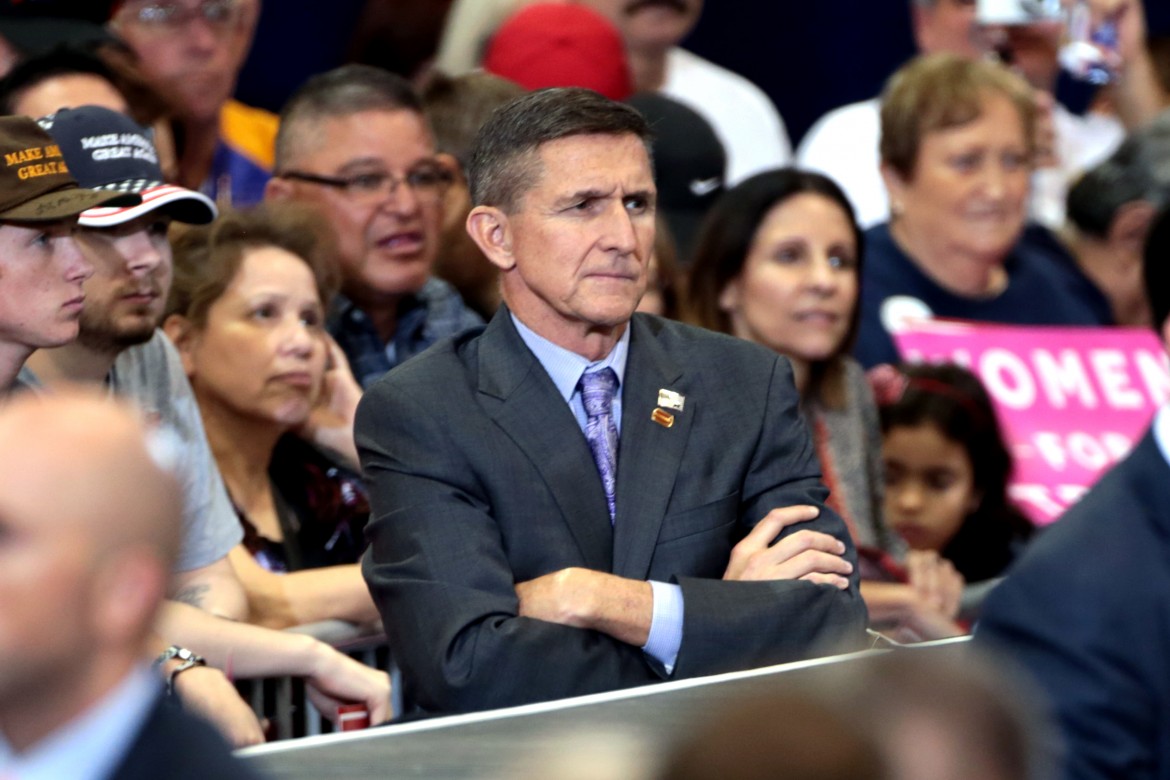 Trump spalle al muro per i legami con Mosca anche dopo le dimissioni di Flynn