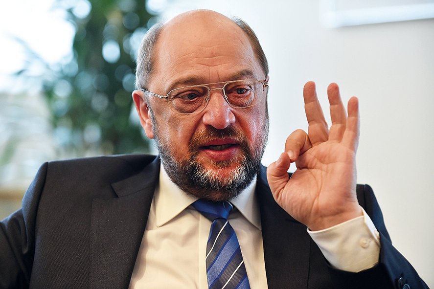 Il socialdemocratico riluttante Schulz apre a Merkel