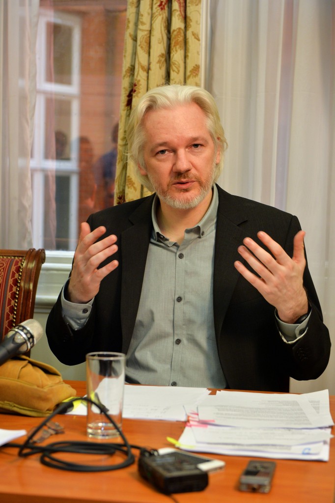 Julian Assange mette a nudo  la cyber-war della Cia
