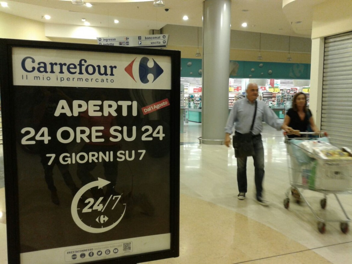 Carrefour manda 4.472 suoi «eroi» in cassa in deroga