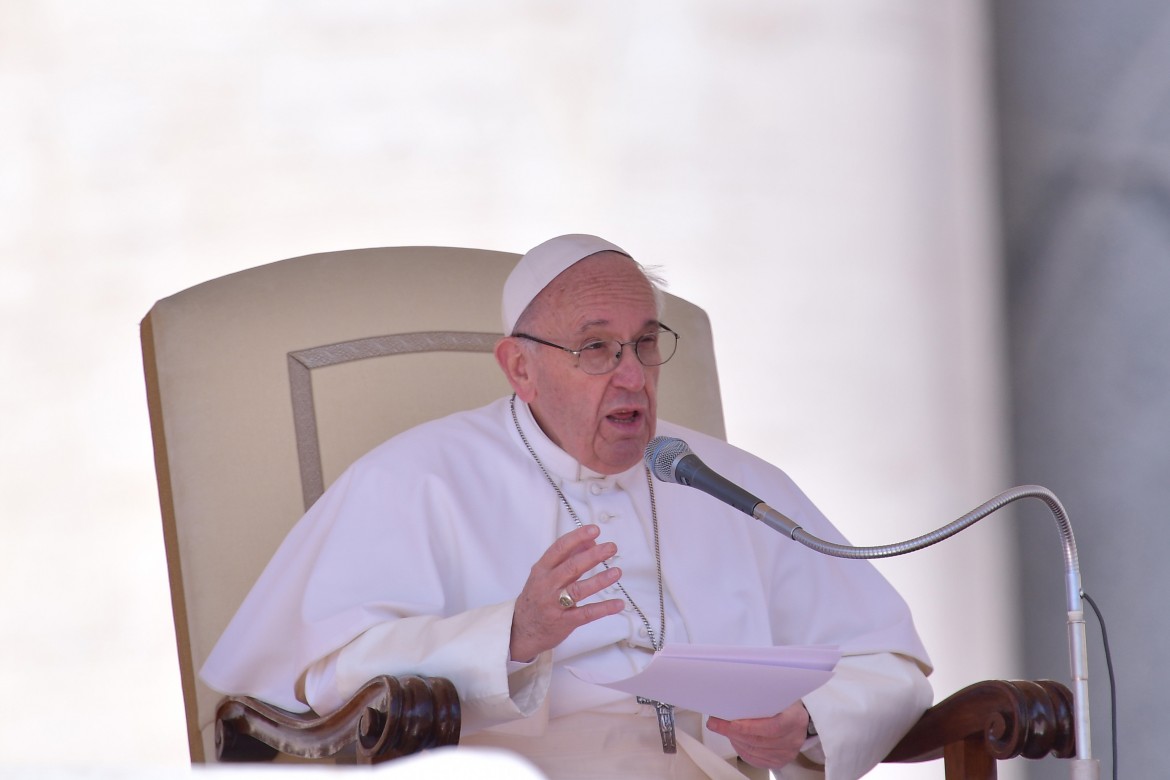 Sky, Papa Francesco si schiera con i lavoratori in esubero e trasferiti