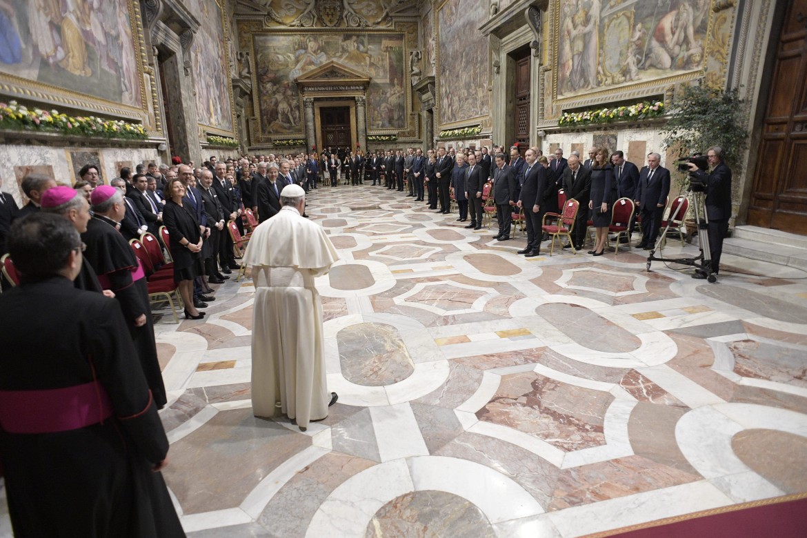 Il sermone ai leader di papa Francesco: «Senza memoria»