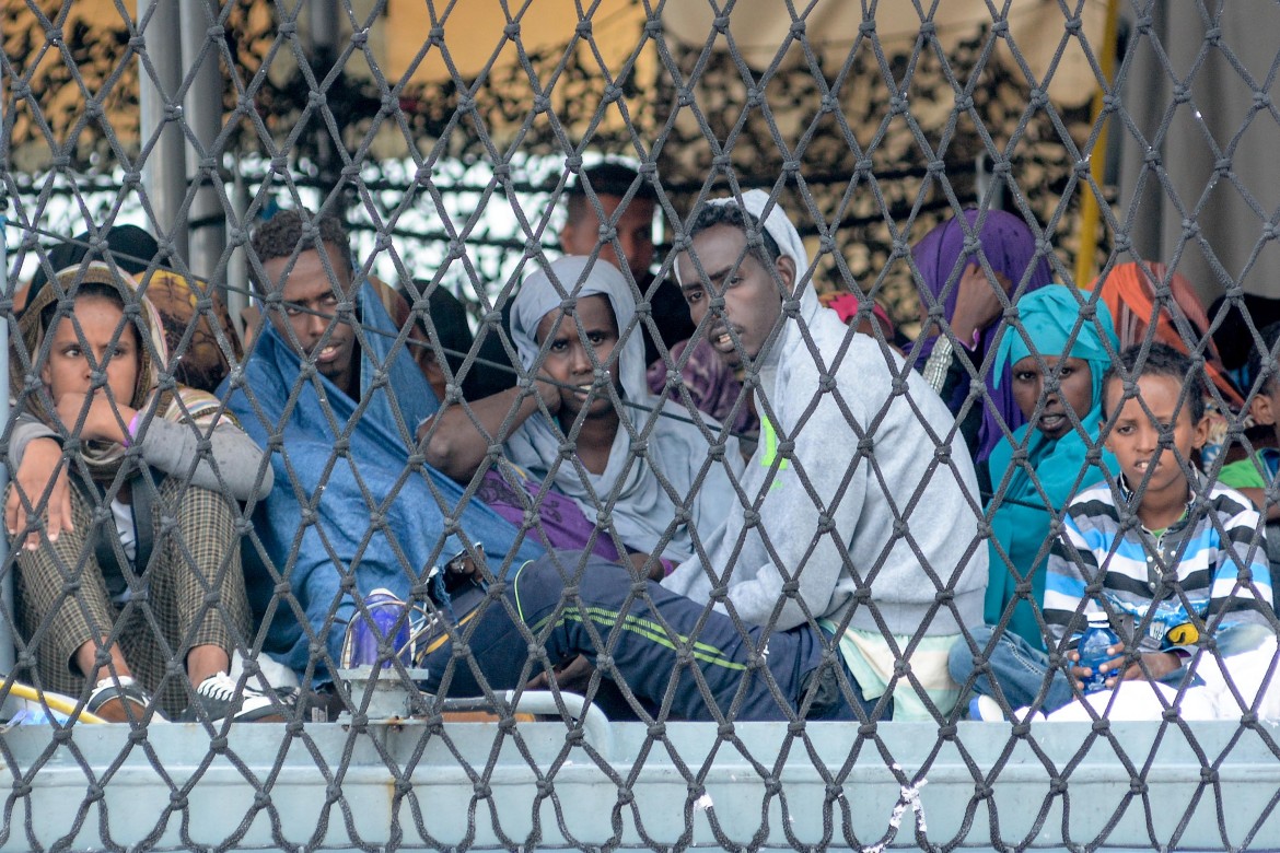 Via libera al decreto Minniti, meno garanzie per i rifugiati
