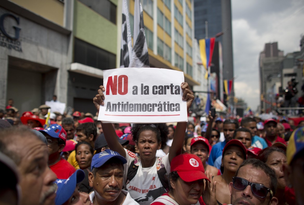 Venezuela, il Tsj esautora il parlamento. L’opposizione: «È un golpe»