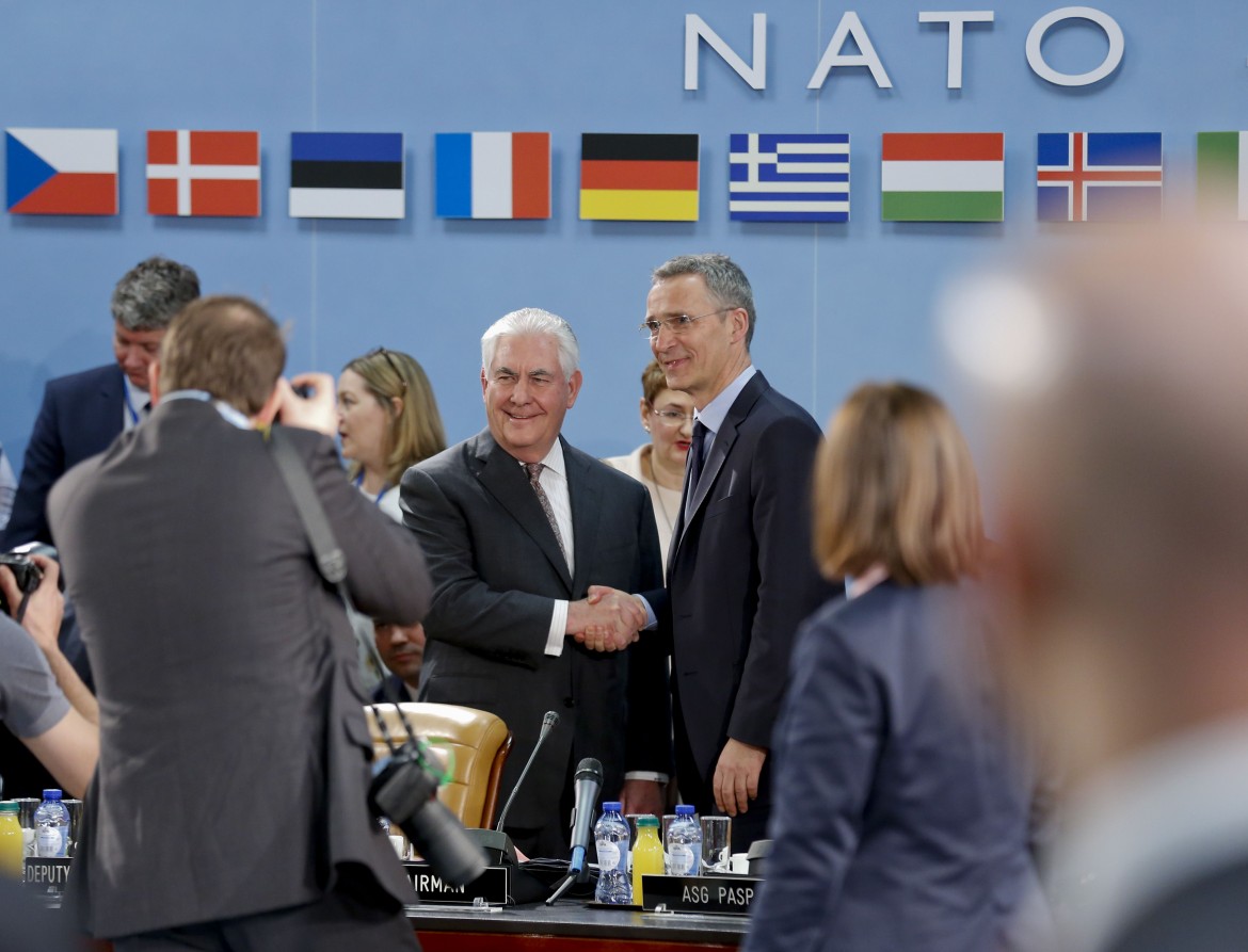 «Per la Nato impegnatevi a spendere il 2% del Pil»