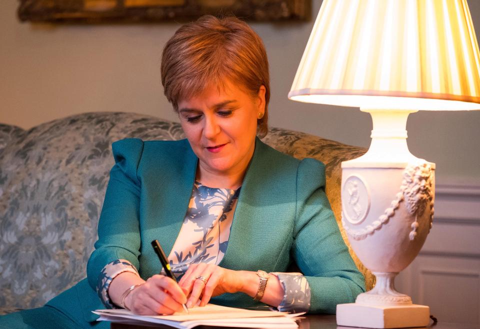 Referendum scozzese, la lettera di Sturgeon a May
