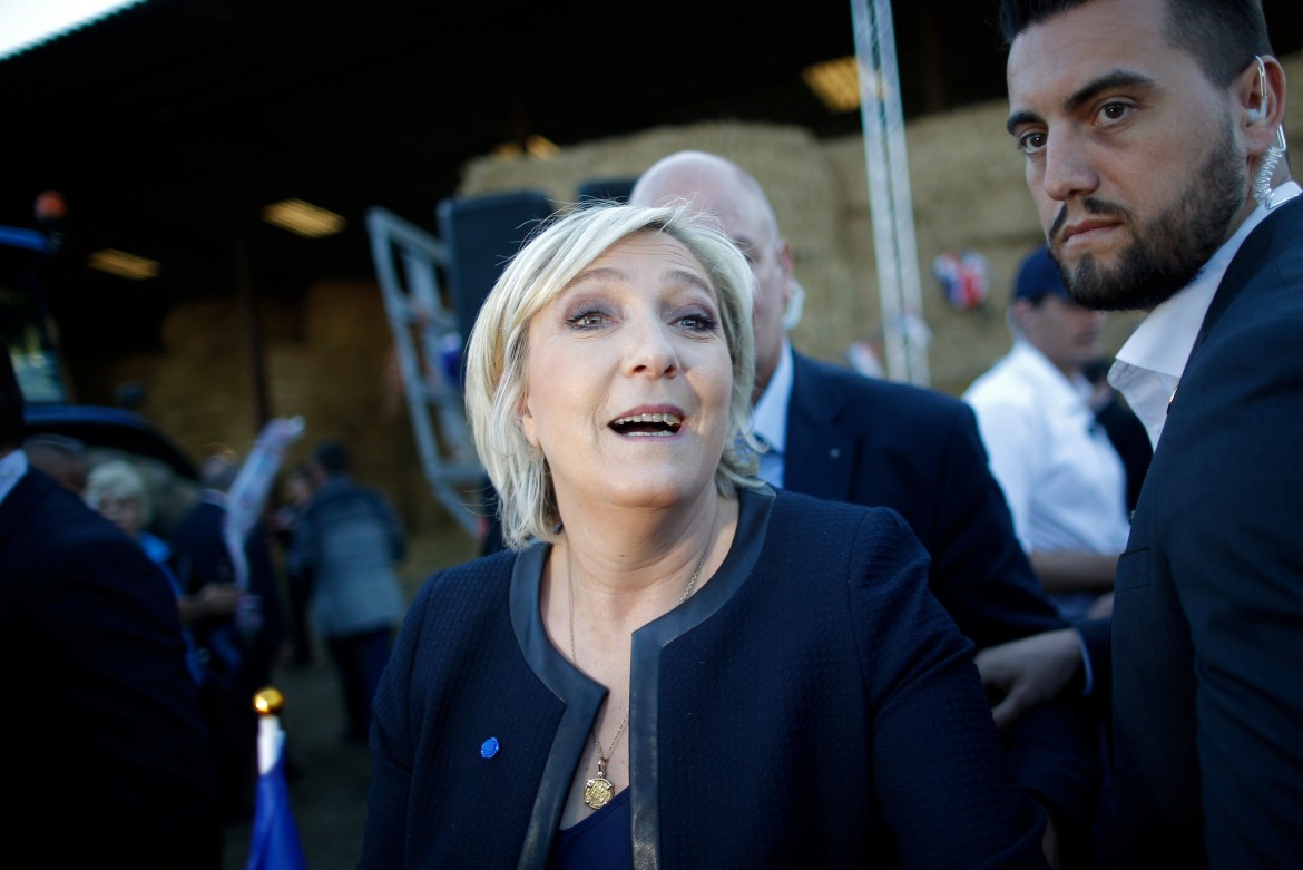 Le Pen potrebbe perdere l’immunità tra i due turni