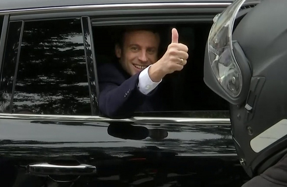 Macron in testa, ballottaggio con Le Pen