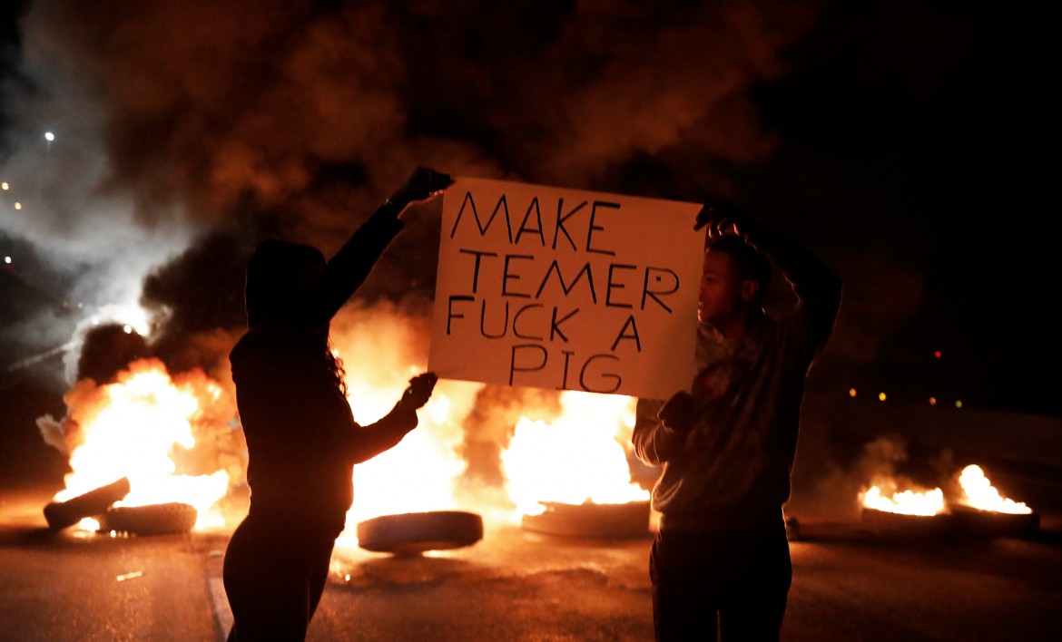 In Brasile fiamme contro Temer. È sciopero generale