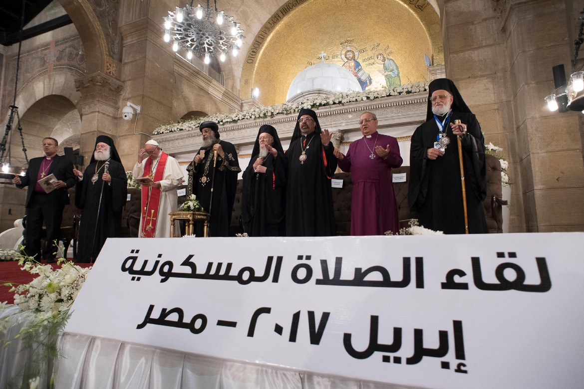 Il papa al Cairo: «Estremisti di carità»