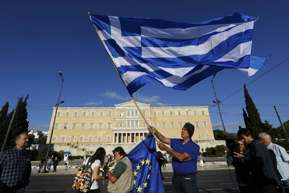 Grecia torna col cappio al collo,Tsipras dice sì a nuovi sacrifici