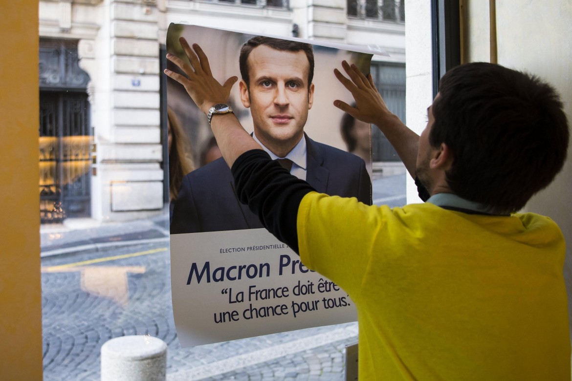 Renzi «En marche!» insieme a Macron, il gemello francese