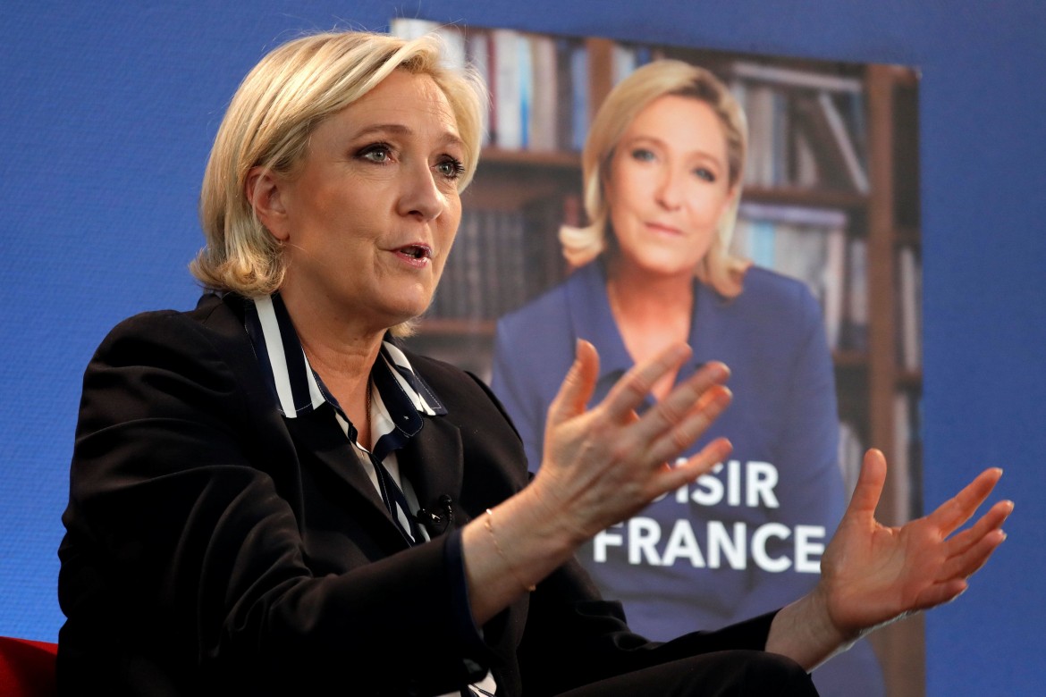 Dietrofront national, Le Pen costretta a più miti consigli