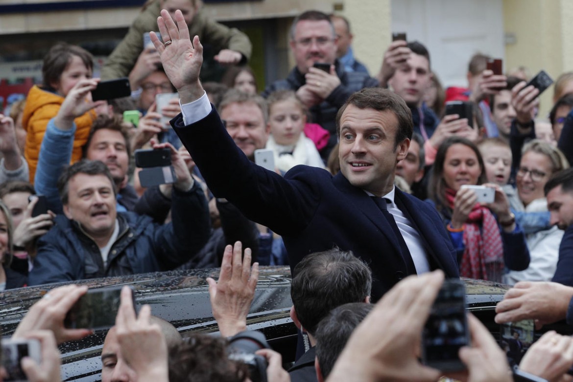 Macron nuovo presidente della Francia con il 66% dei voti, ma è astensione record