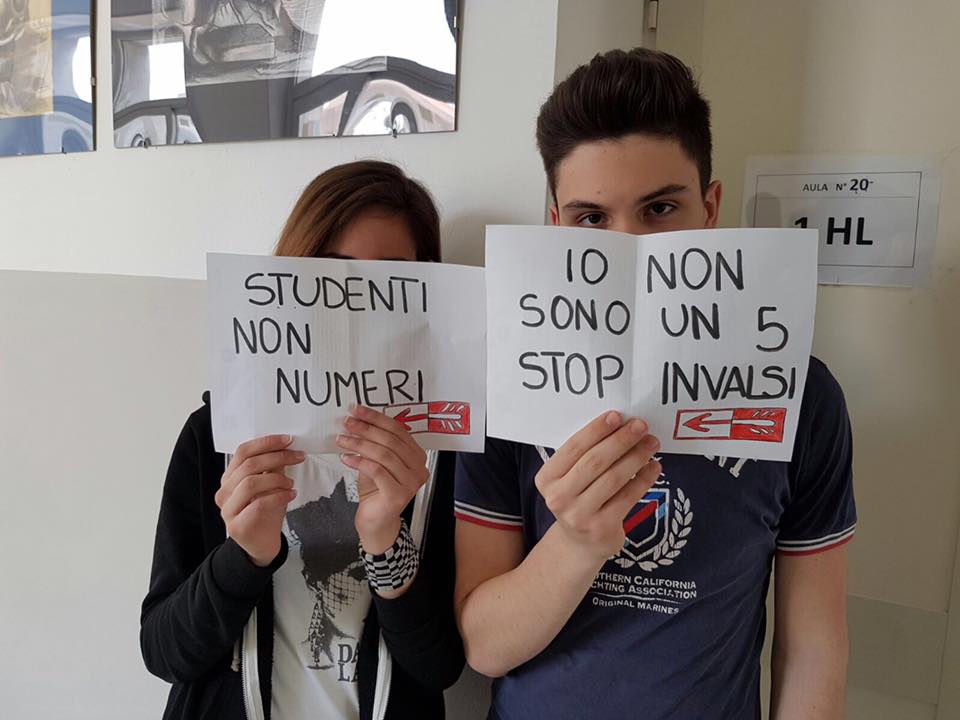 “Boicotta i quiz Invalsi: siamo studenti, non numeri”