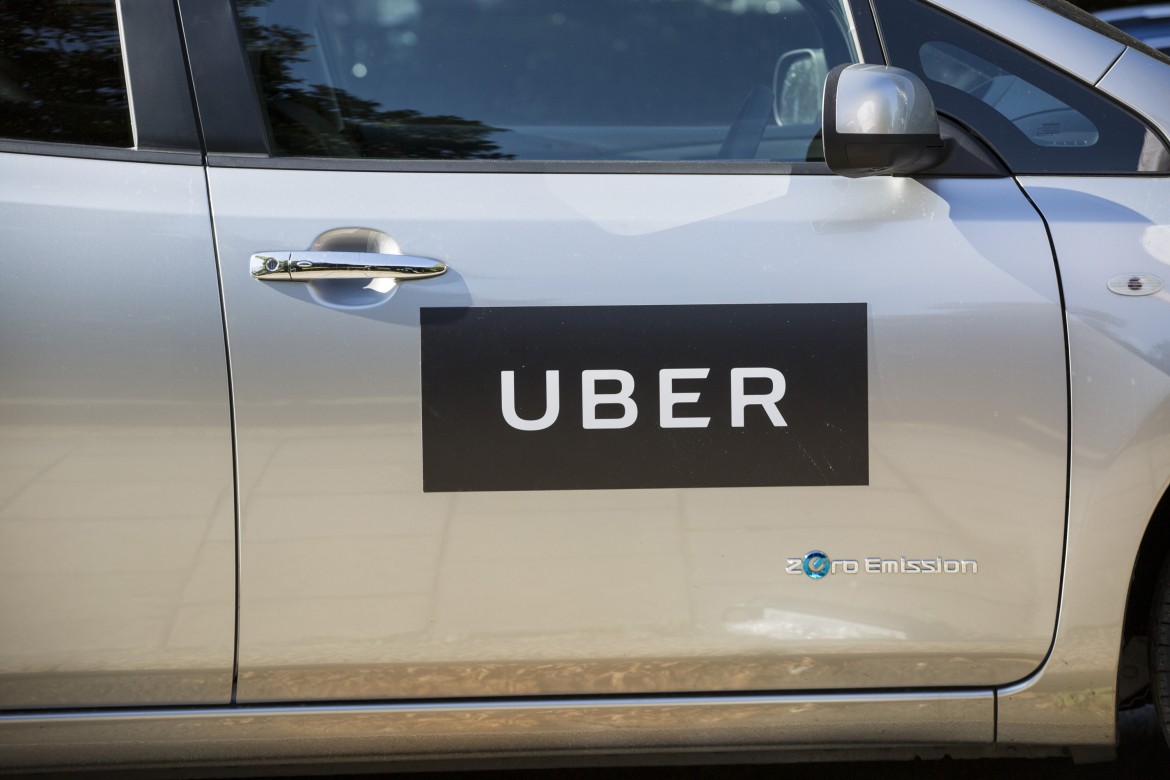 Corte Ue: «Per Uber licenze come i taxi»