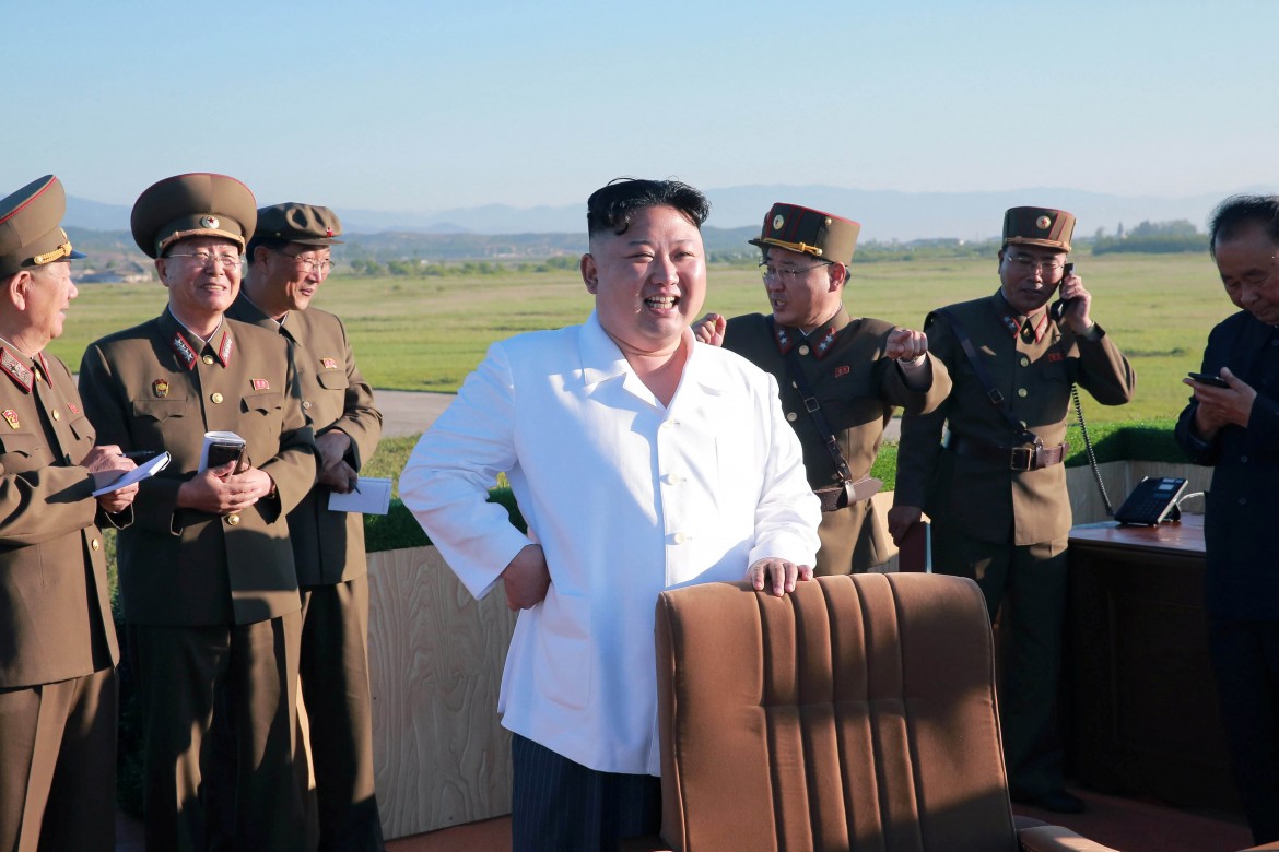 Kim, tre missili in tre settimane. Pechino: «Dialogo sia pacifico»
