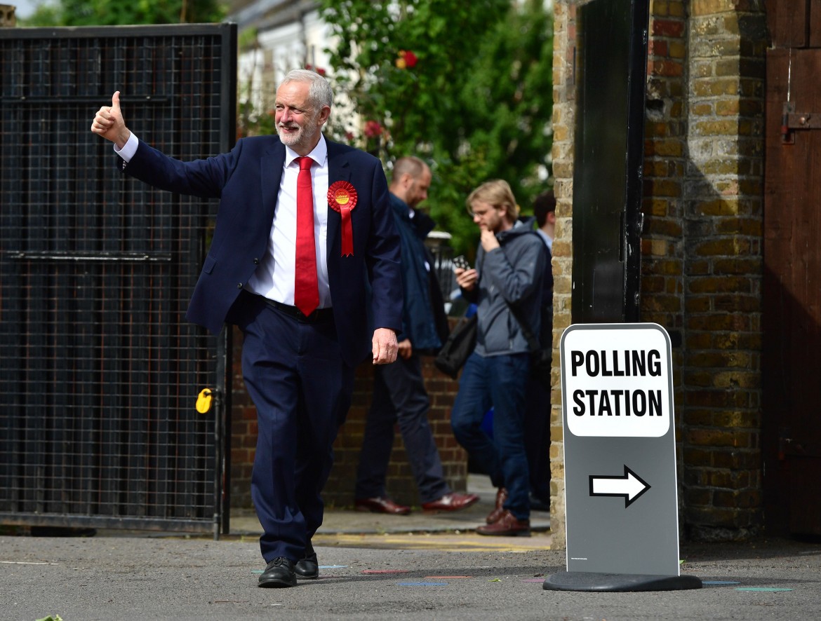 Rimonta Corbyn, May  è senza maggioranza. Parlamento bloccato