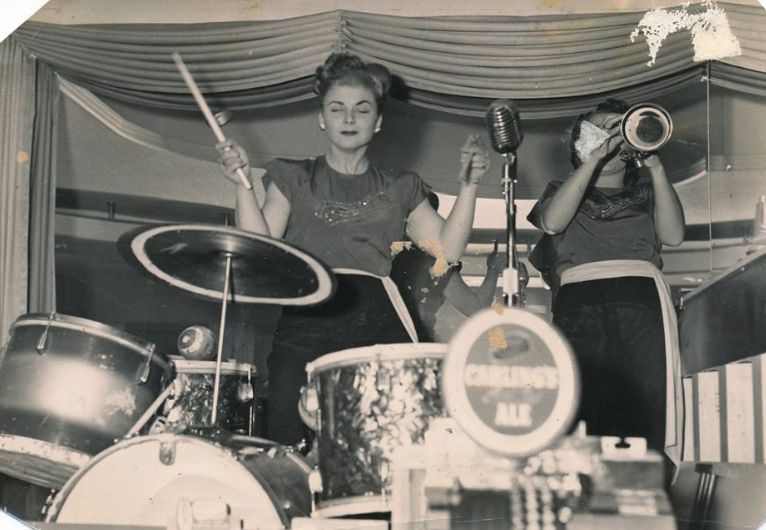 Joani Hannan, la ragazza dietro ai tamburi