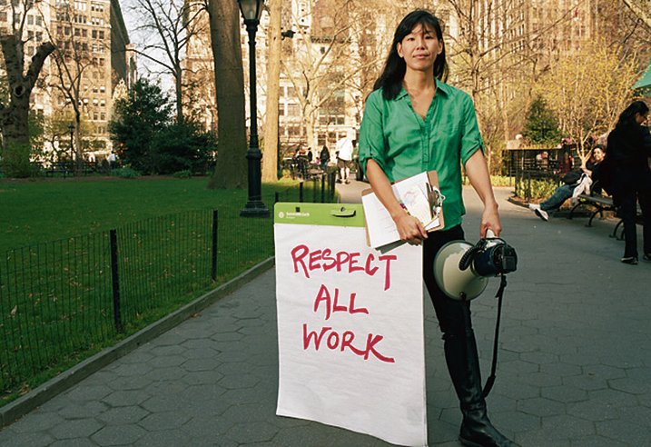 Ai-Jen Poo: «Oggi il futuro del lavoro passa  per i conflitti dei lavoratori domestici»