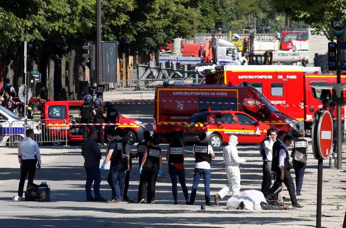 Terrorismo: attacco sventato sugli Champs Elysées
