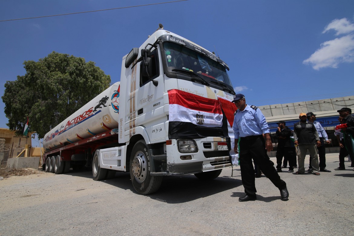 Gaza, l’«uomo forte» Dahlan corre in aiuto degli ex nemici di Hamas
