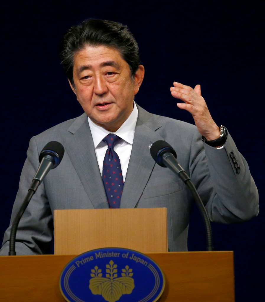 Abe «rimpasta» il governo. Via ministro esteri