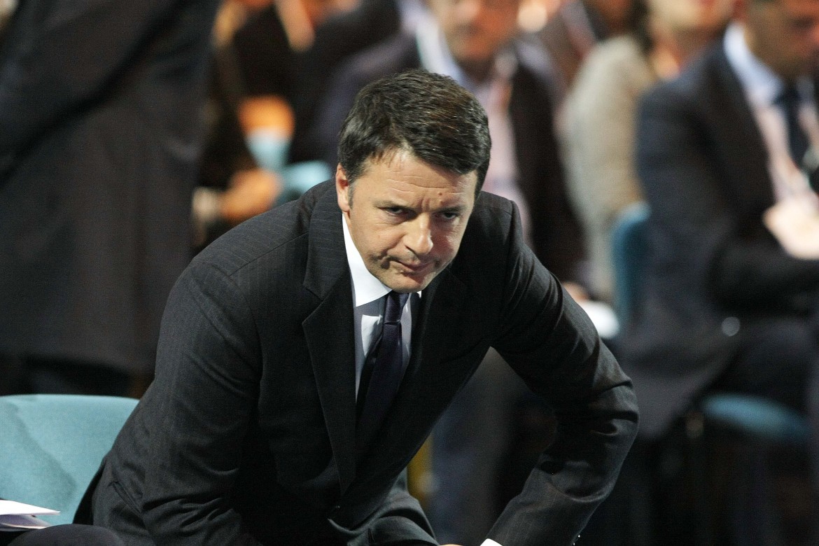 Renzi riballa da solo. D’Alema: in sciopero anche i nostri elettori