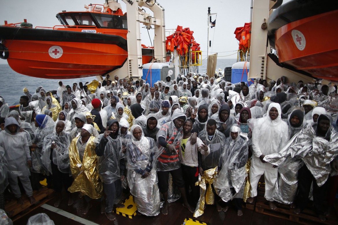 L’Italia sfida l’Europa: «Porti chiusi alle navi delle Ong straniere»