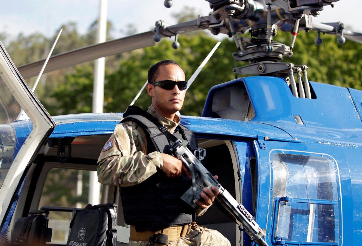Venezuela, ritrovato l’elicottero, ricercato il poliziotto attentatore