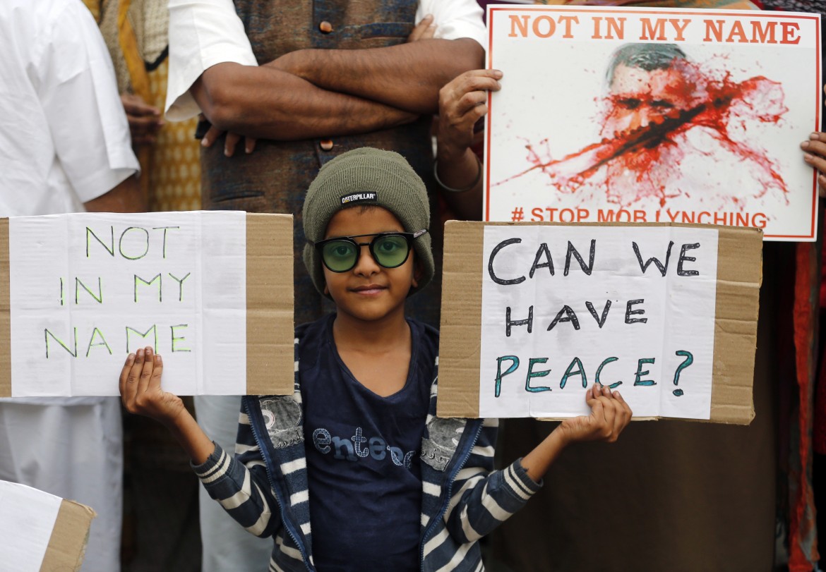 India, proteste in dieci città contro i linciaggi  dei musulmani «mangia-mucche»