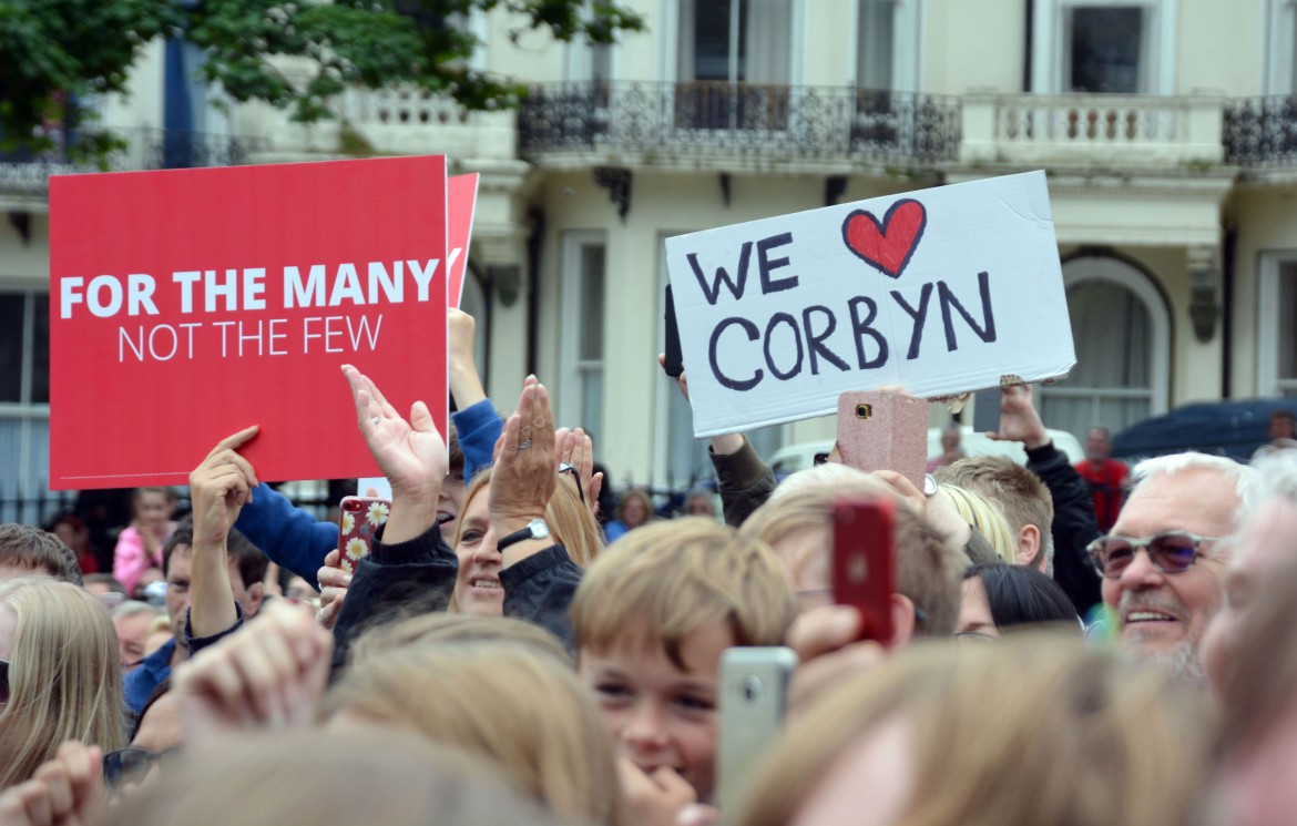 Una Londra-Labour, in centomila contro l’austerity di May