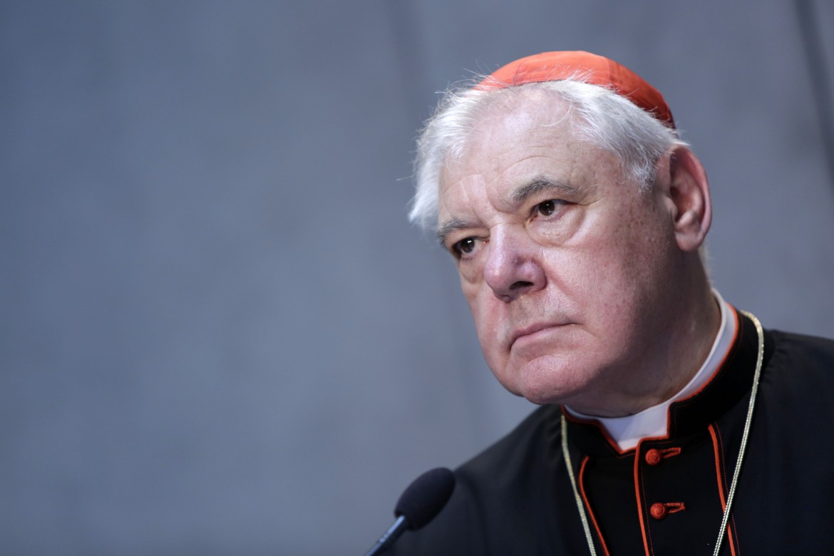 Spoil system per pedofilia: il papa licenzia Müller
