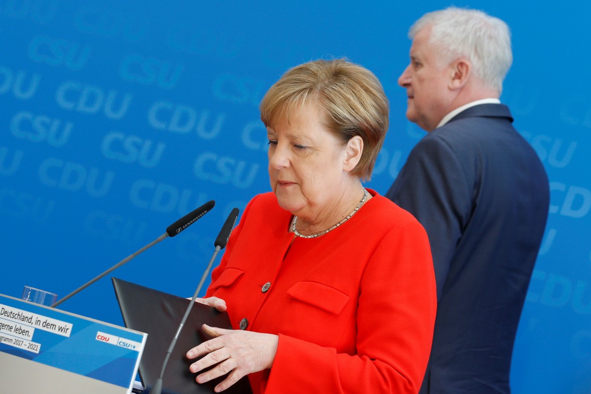 Germania, Merkel annuncia l’accordo Cdu-Csu. L’immigrazione non c’è
