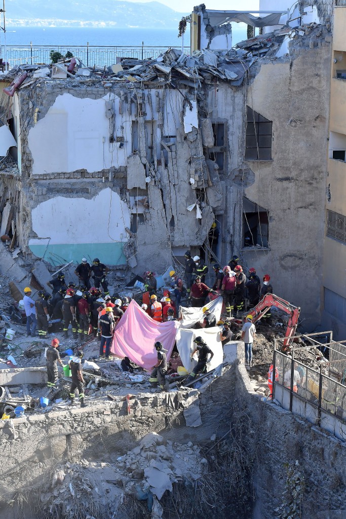 A Torre Annunziata crolla un palazzo, 3 morti, 4 dispersi