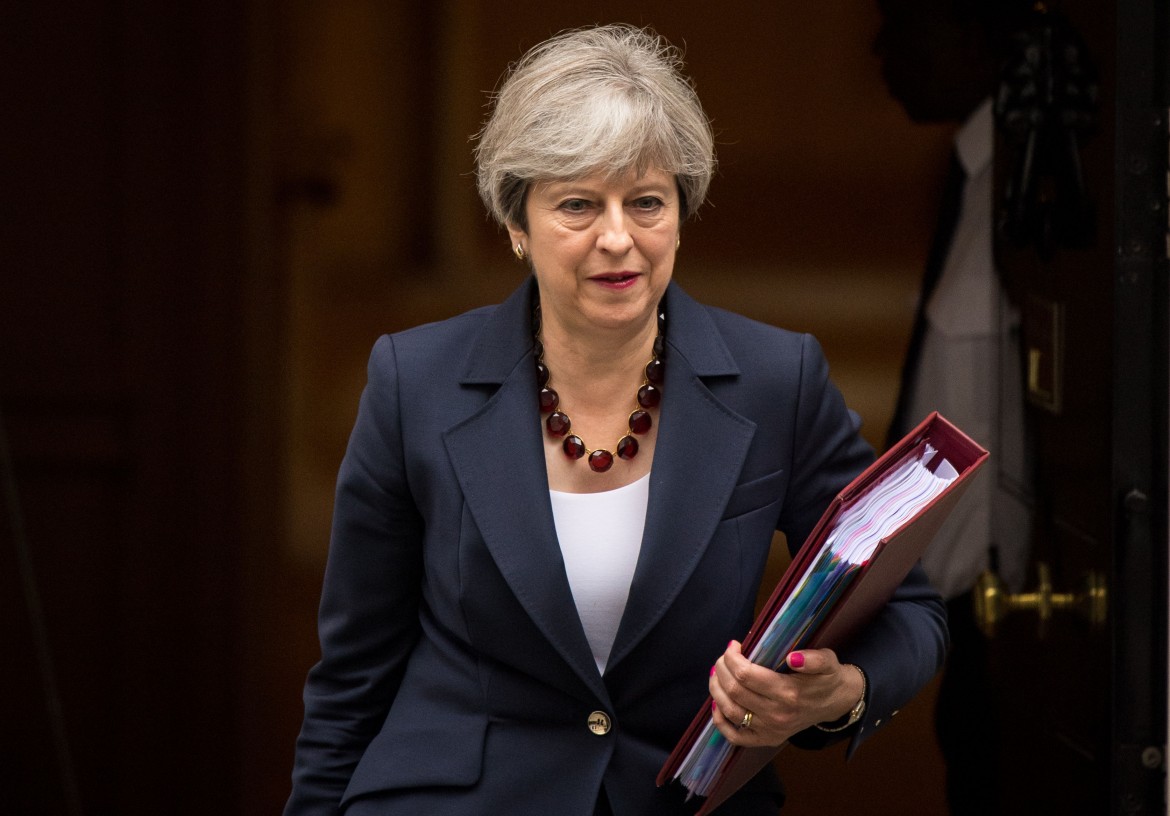 Theresa May a sorpresa: mi ricandido