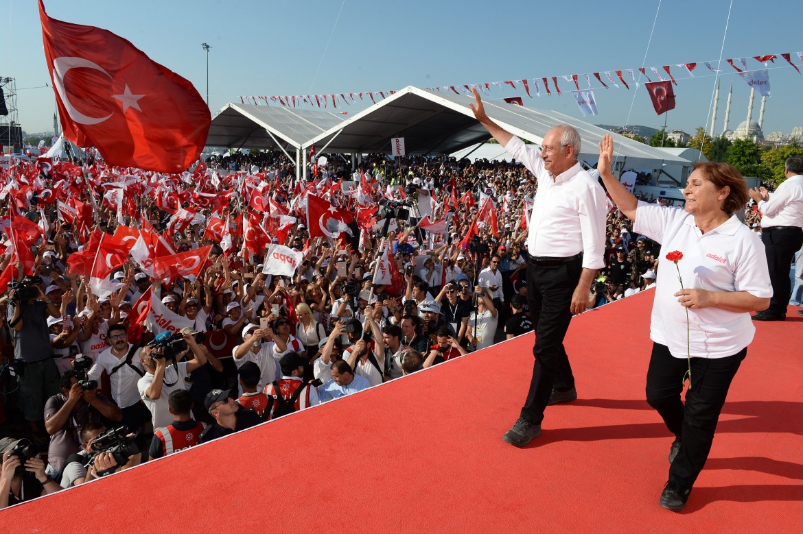 Erdogan risponde alla marcia: 47 accademici arrestati