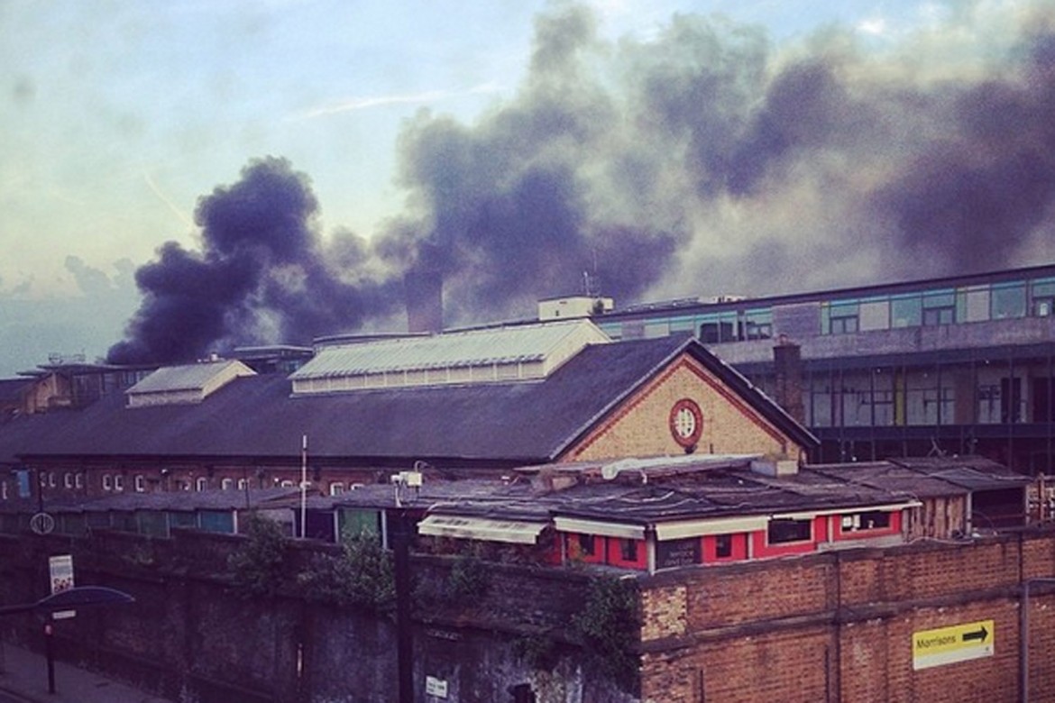 Londra, a fuoco Camden Town