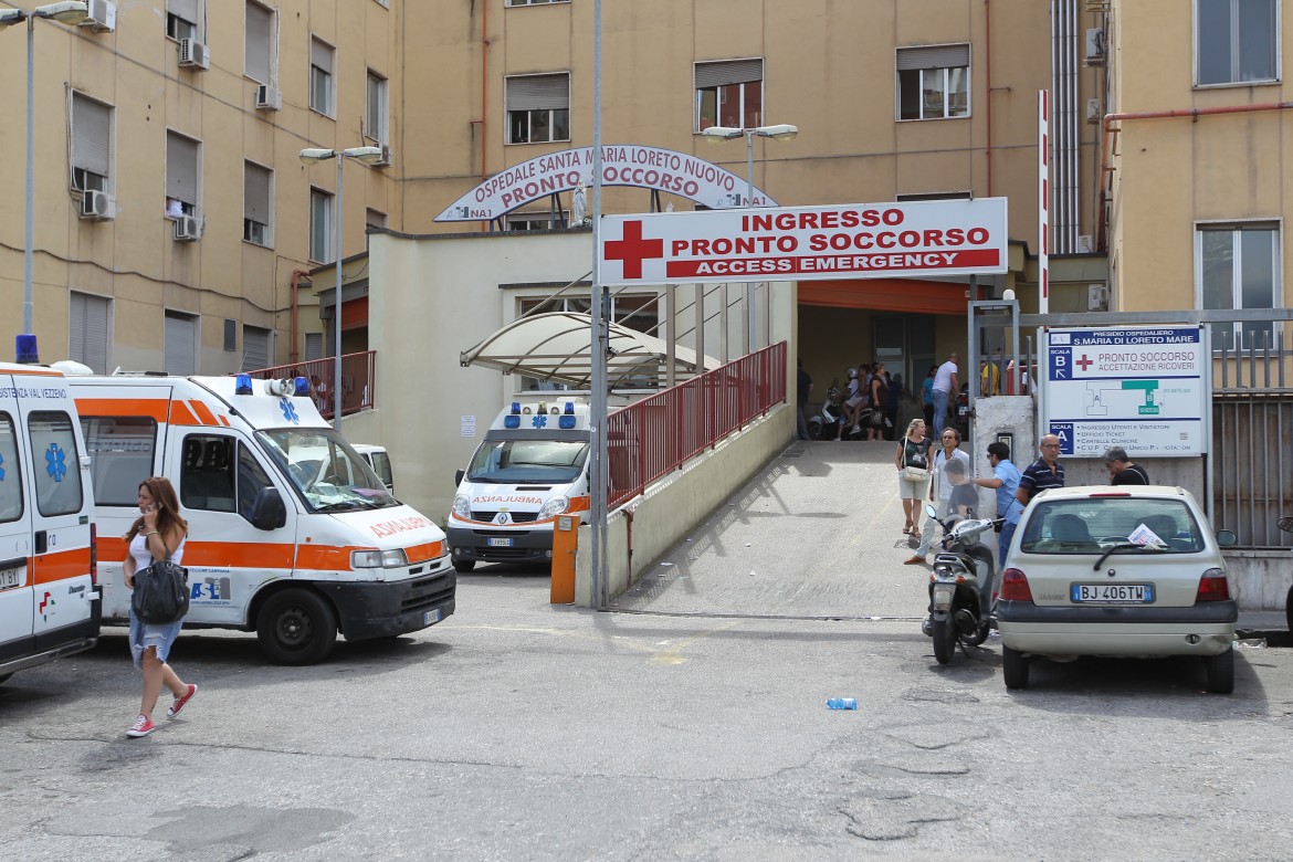 Niente soccorso né ambulanze, Napoli tra malasanità e razzismo