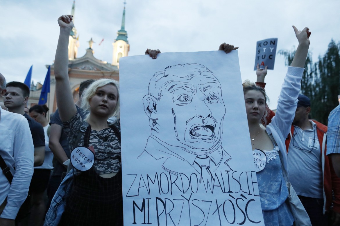 Polonia, doppio veto del presidente Duda: la magistratura è quasi salva