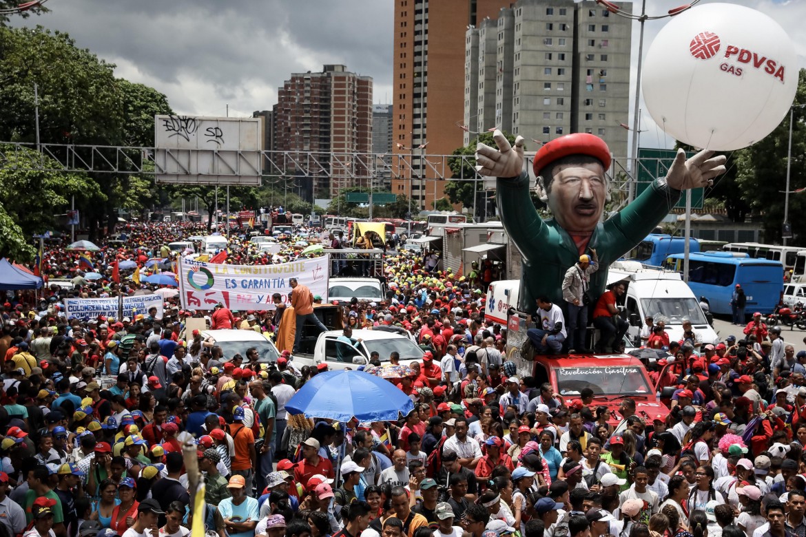 Venezuela, la Costituente: «Siamo per la pace». Il papa: «Sospendetela»