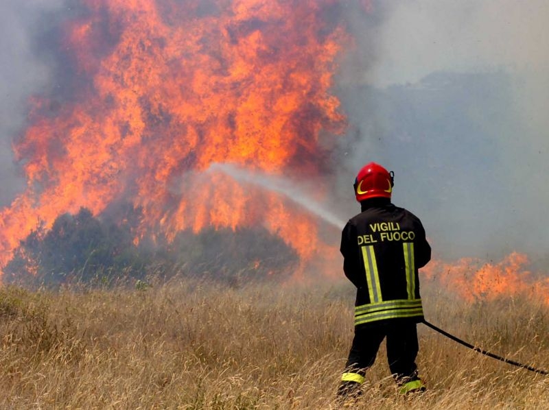Mezza Italia tra le fiamme, due donne morte vicino a Tivoli