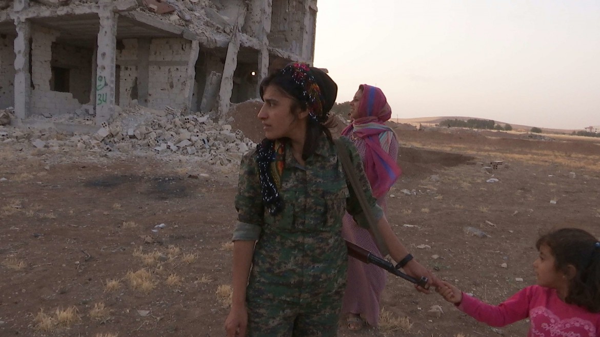 Il quotidiano della guerra per le combattenti di Kobane