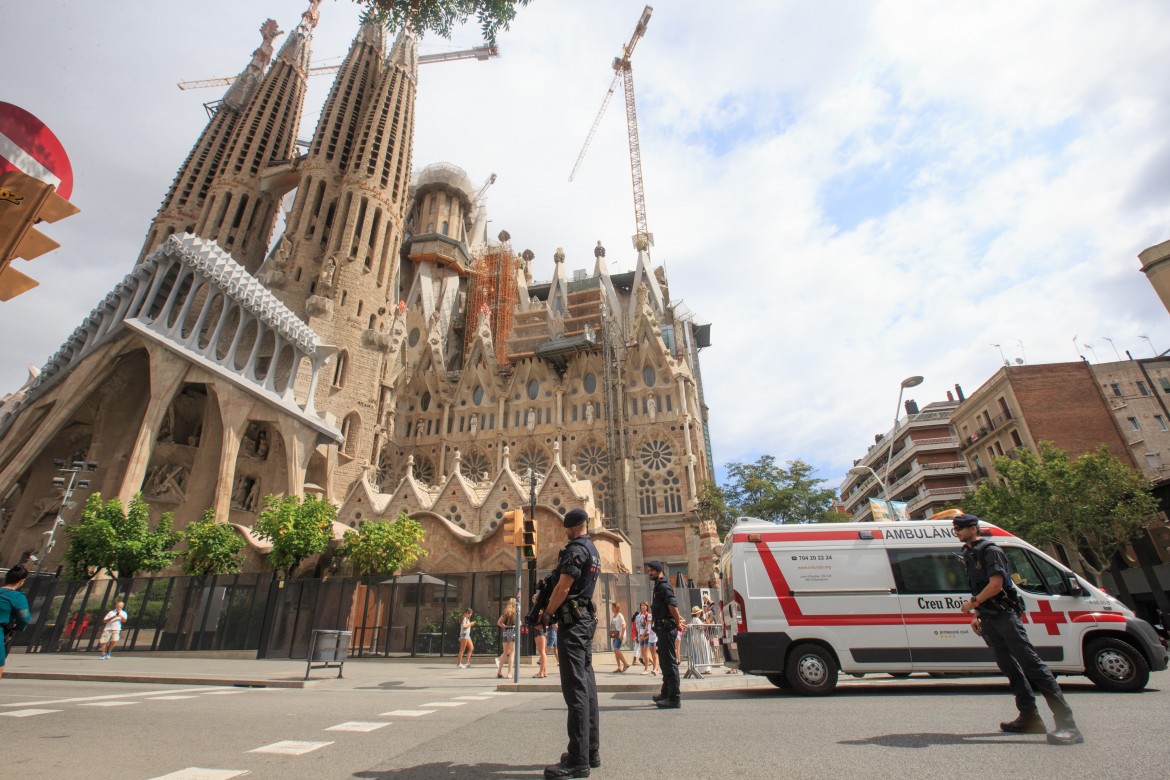 Barcellona, ok alle «barriere». Scambio di accuse tra polizie