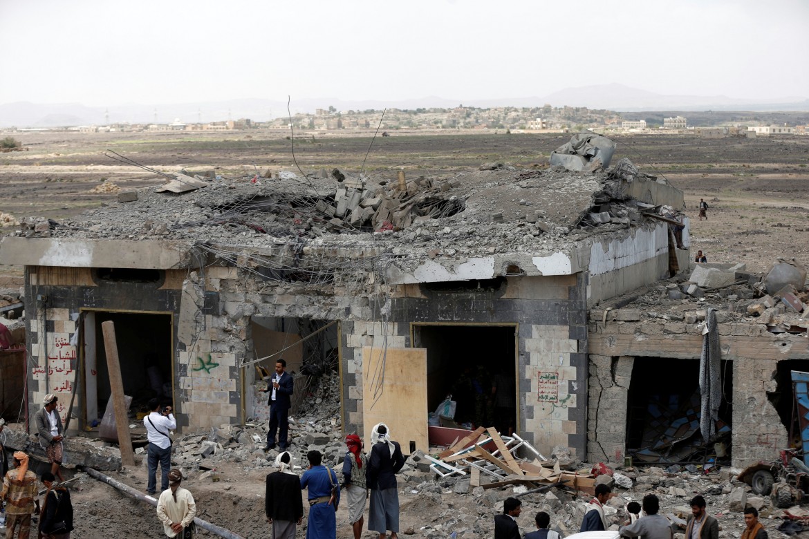 Massacro saudita in Yemen. E i fronti in guerra si sgretolano