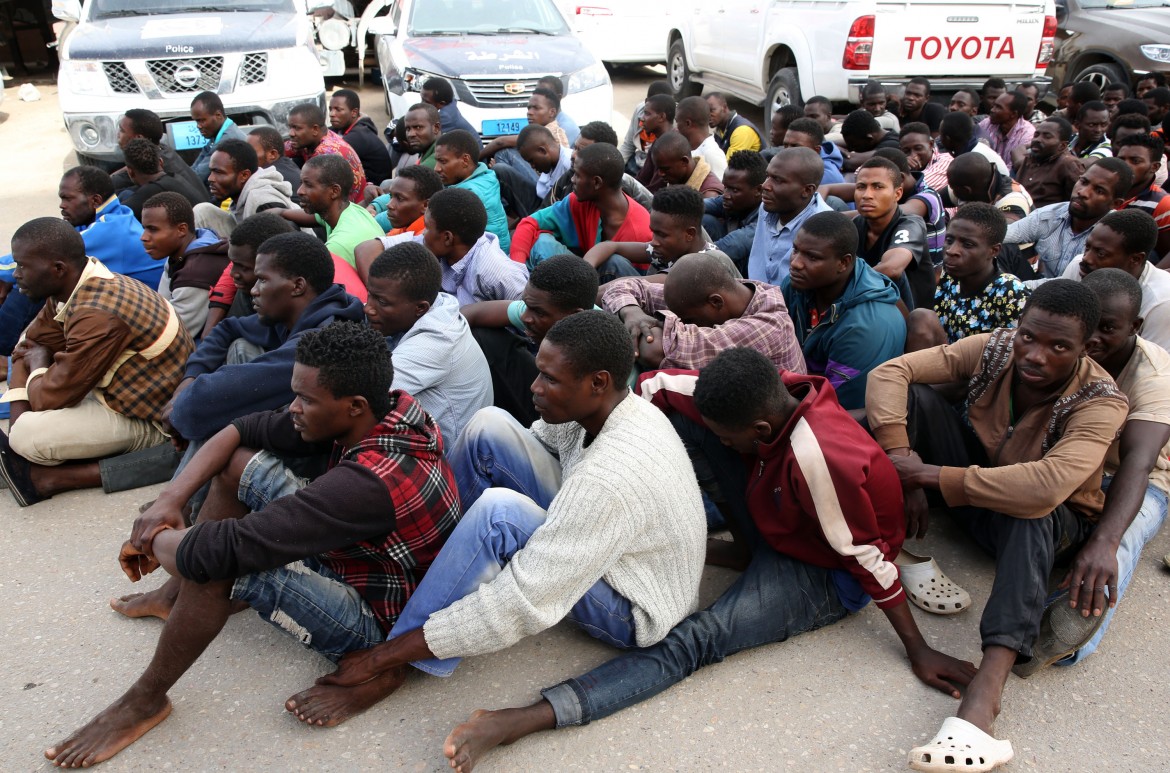 «Accordo tra l’Italia e le milizie per fermare i migranti in Libia»