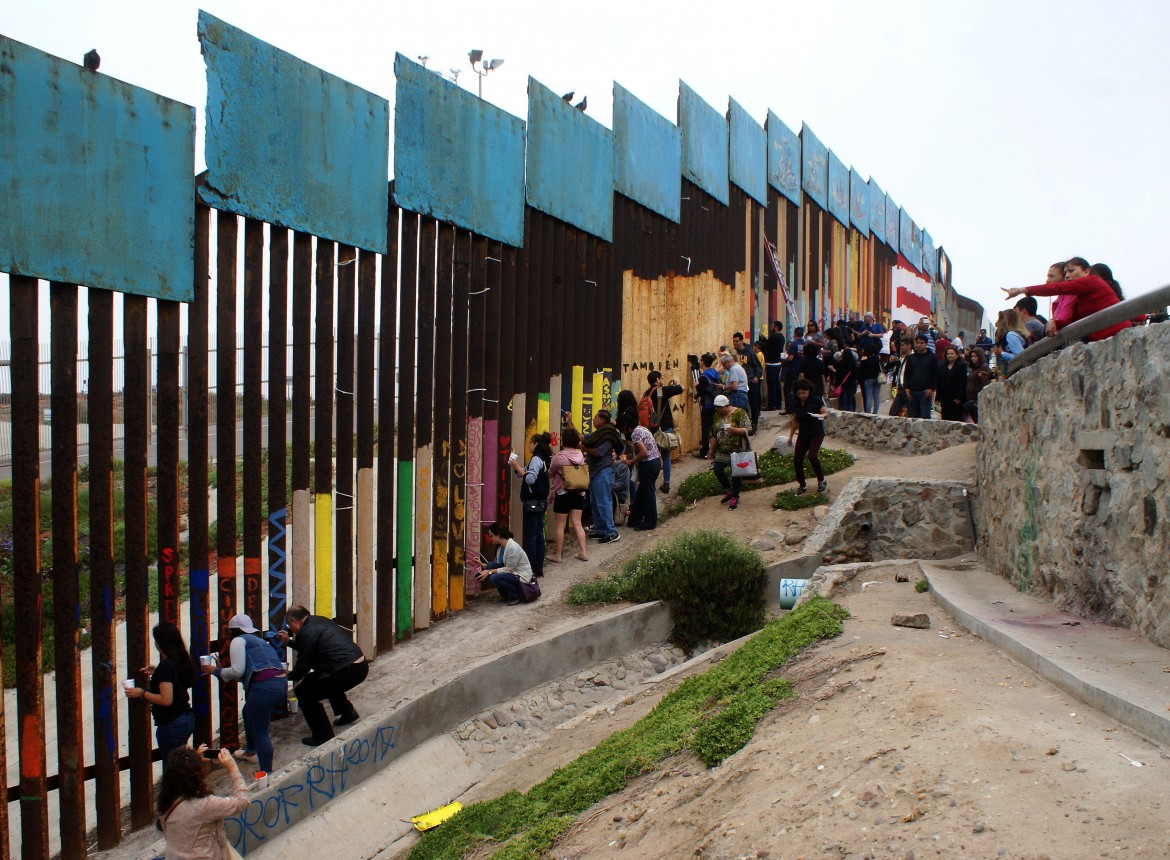 Quattro aziende per un muro: Trump ha scelto chi lo costruirà