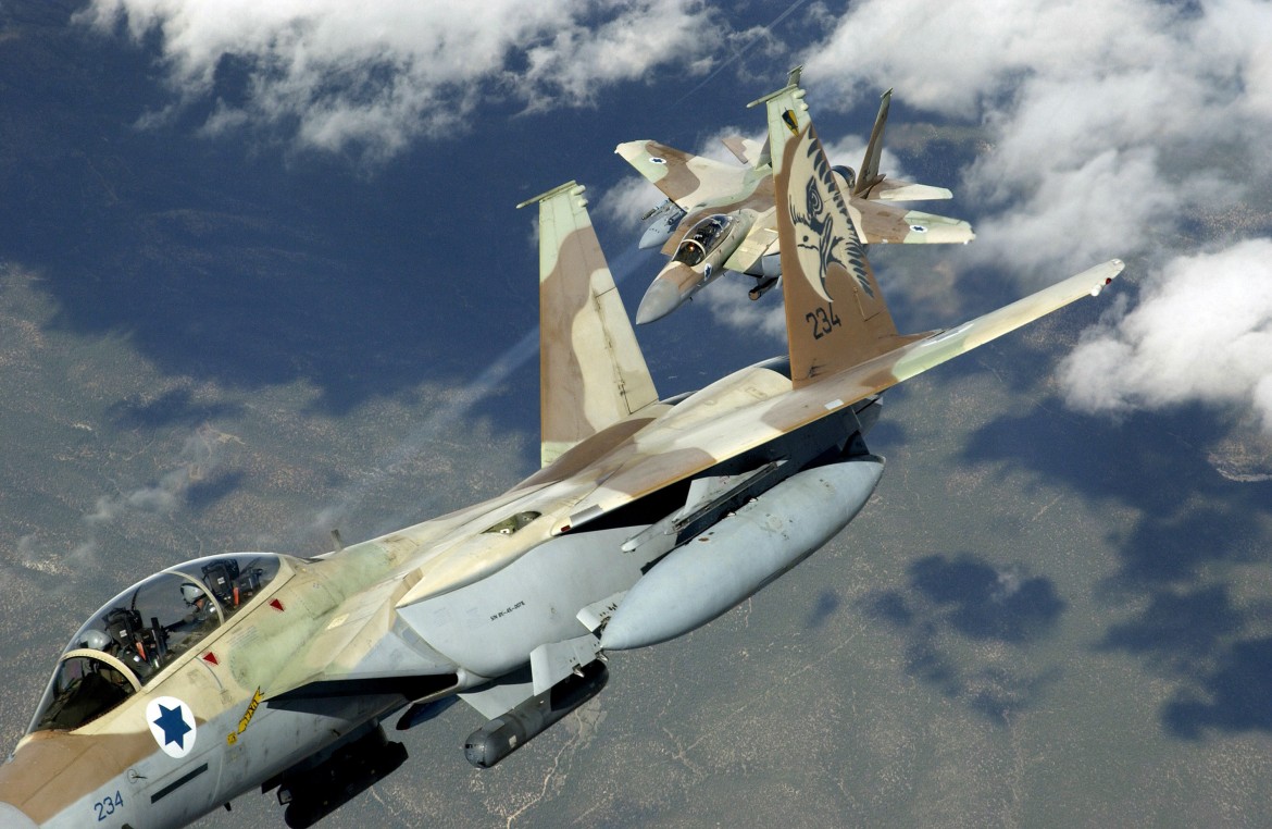 Missili israeliani in Siria, 4 morti. Razzo di Damasco a Cipro