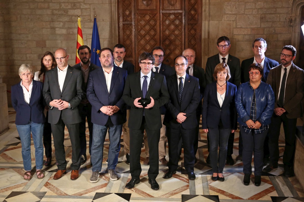 El Govern en ple durant la declaració institucional de Carles Puigdemont : GENERALITAT